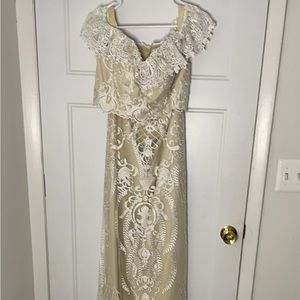 Ellie Wilde White lace form fit 2-piece dress
